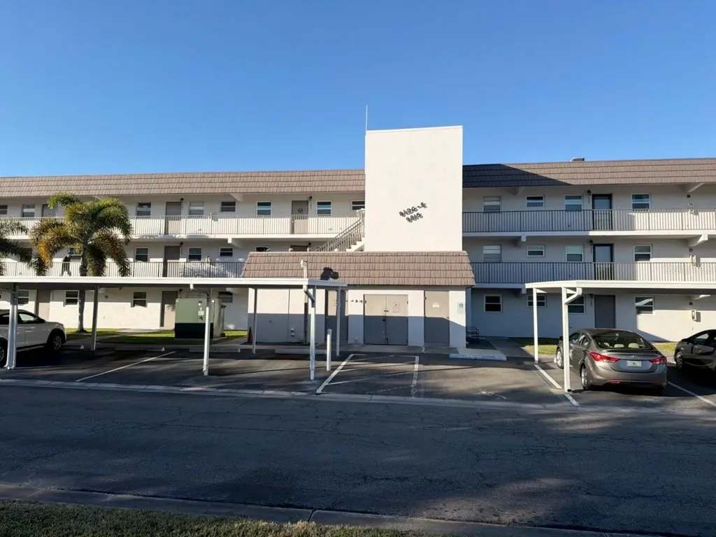 9815 47th Avenue N St Petersburg FL 33708
