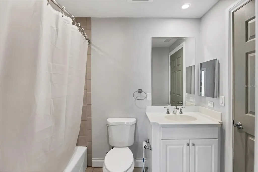 8111 Lakewood Main Street Lakewood Ranch FL 34202