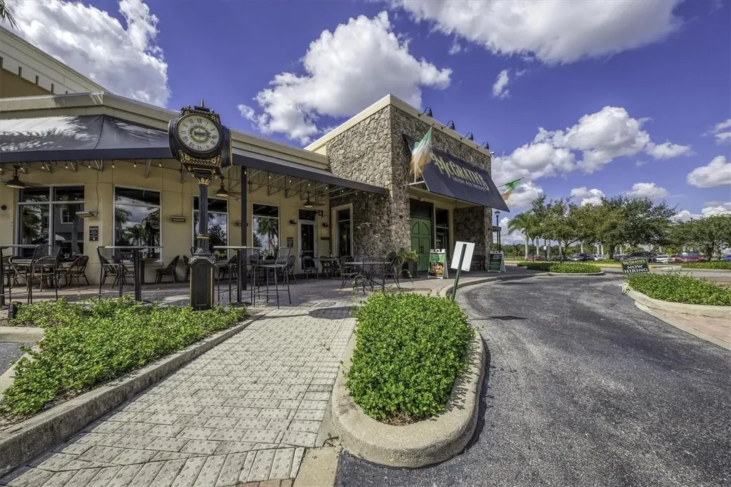 8111 Lakewood Main Street Lakewood Ranch FL 34202