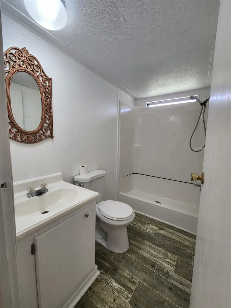 2122 Cr 426 Lake Panasoffkee FL 33538