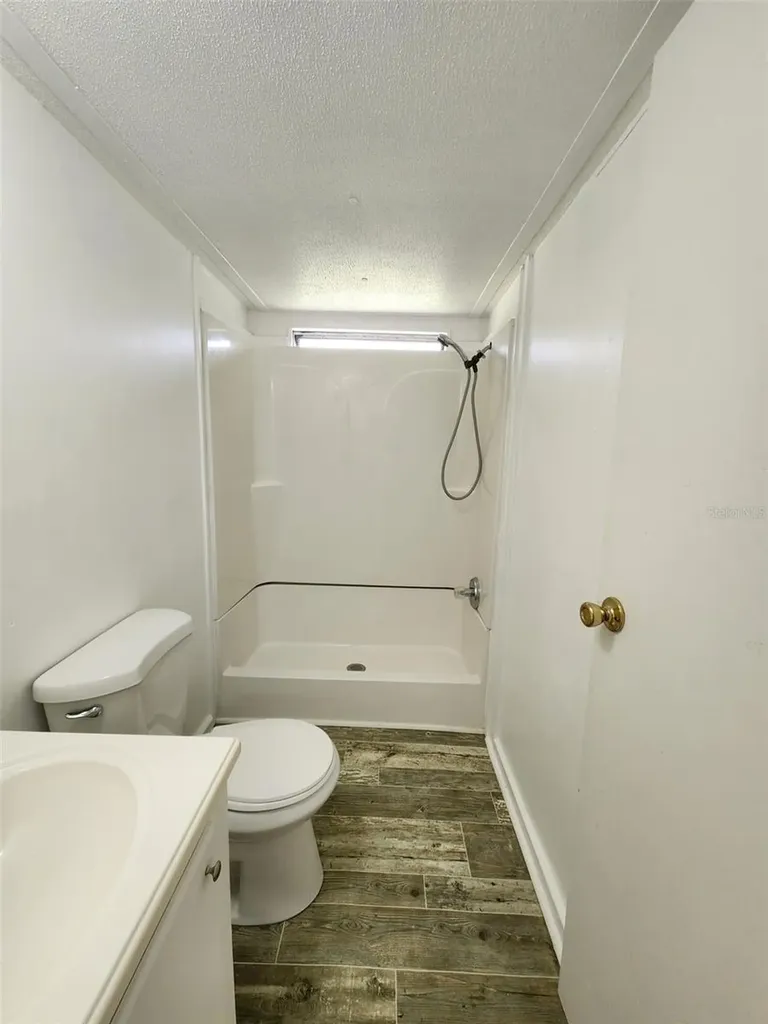 2122 Cr 426 Lake Panasoffkee FL 33538
