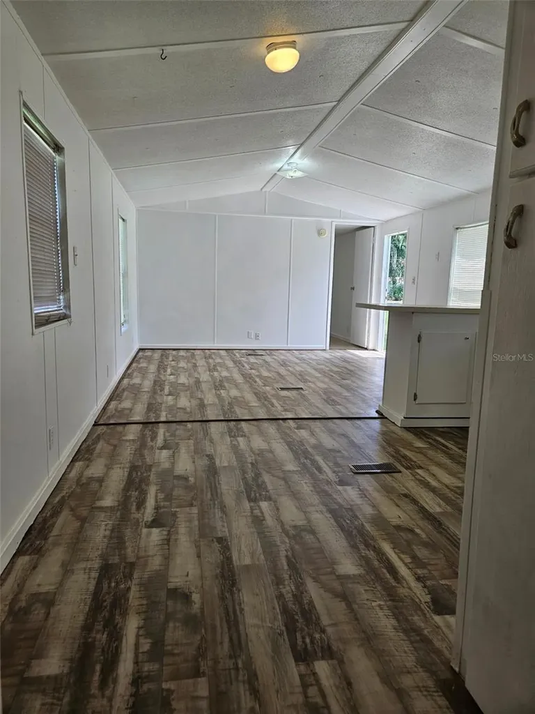 2122 Cr 426 Lake Panasoffkee FL 33538