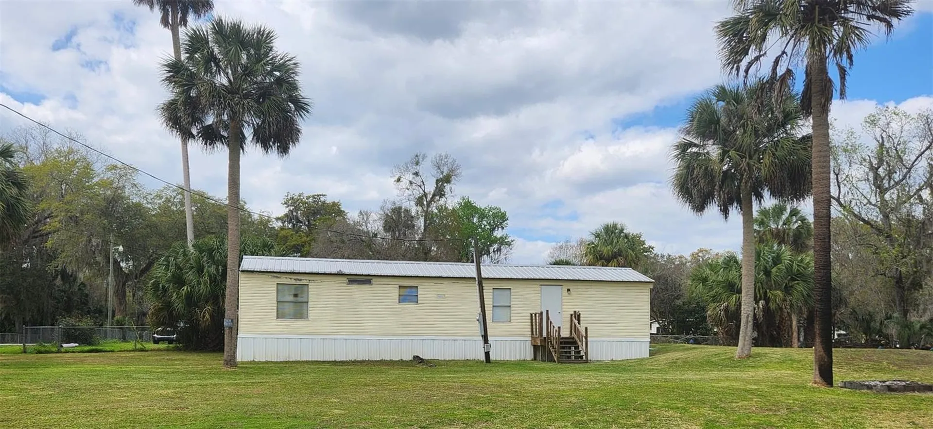 2122 Cr 426 Lake Panasoffkee FL 33538