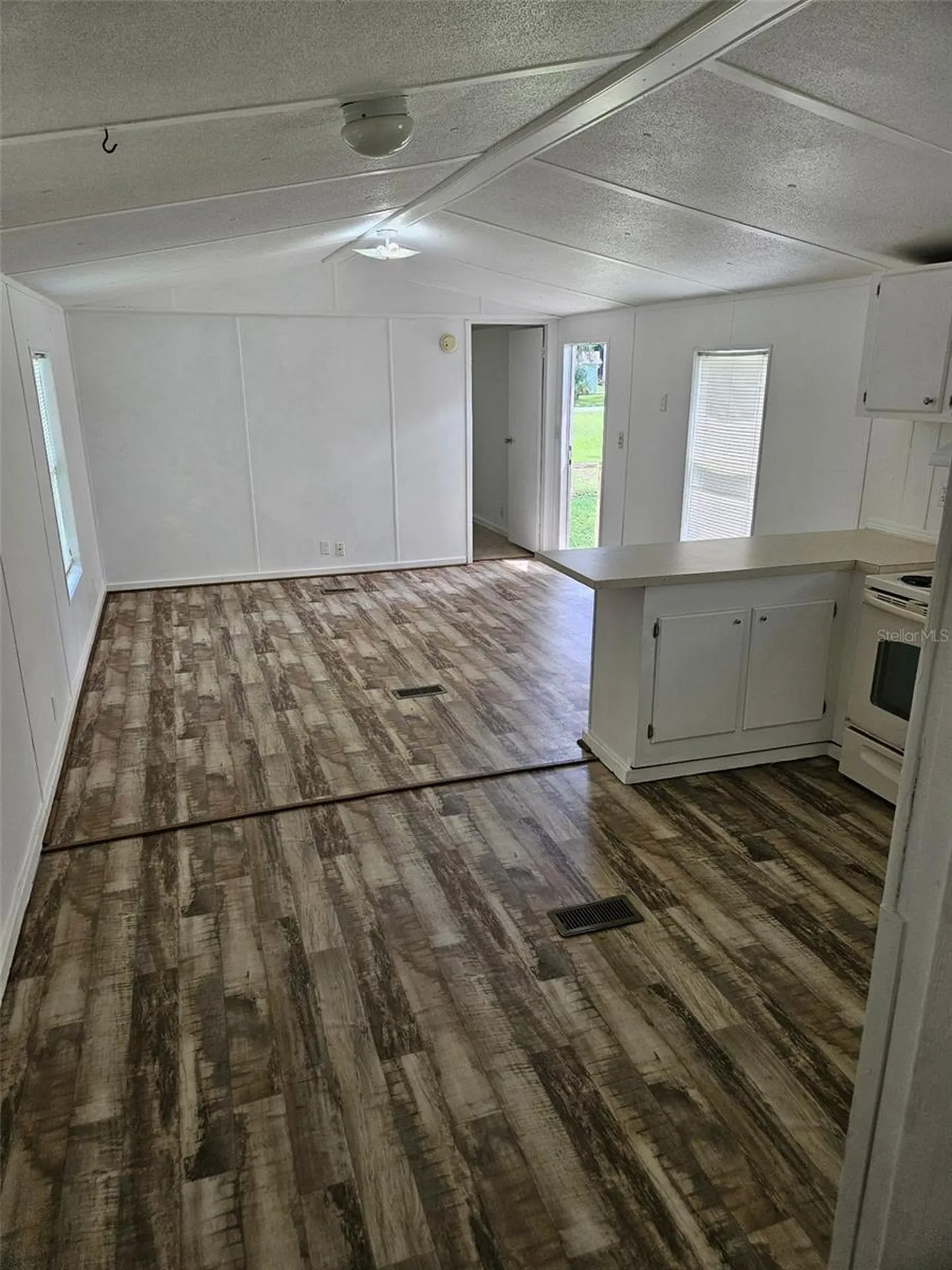 2122 Cr 426 Lake Panasoffkee FL 33538