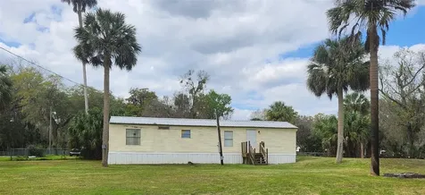2122 Cr 426 Lake Panasoffkee FL 33538
