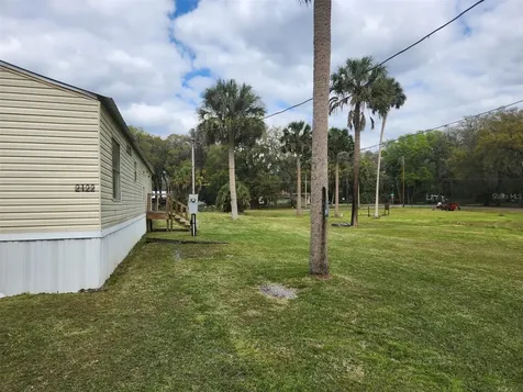 2122 Cr 426 Lake Panasoffkee FL 33538
