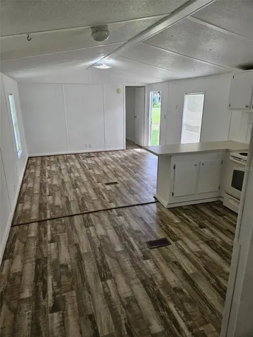 2122 Cr 426 Lake Panasoffkee FL 33538