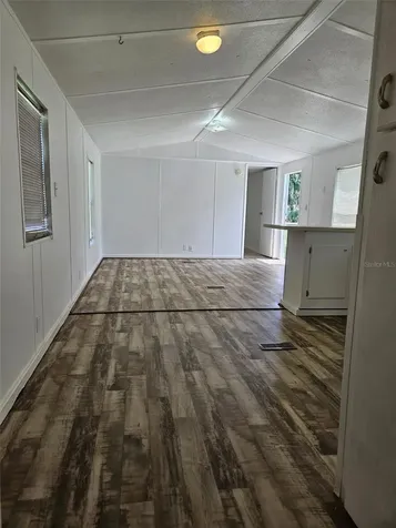 2122 Cr 426 Lake Panasoffkee FL 33538