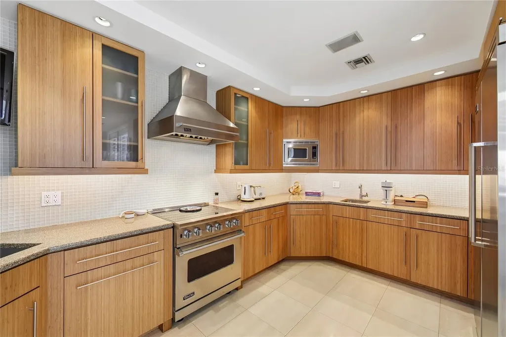 648 Beach Road Sarasota FL 34242
