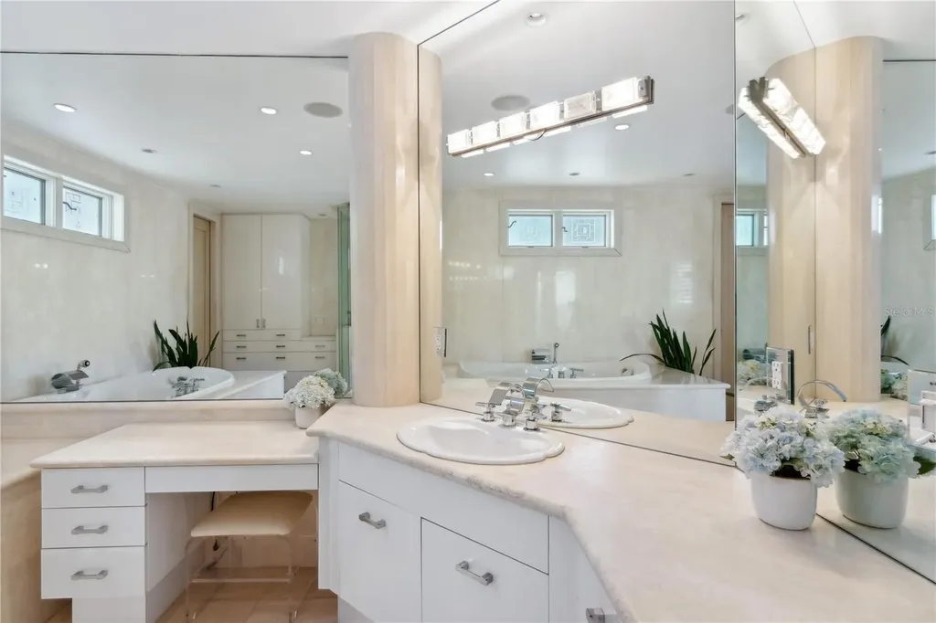 648 Beach Road Sarasota FL 34242