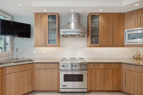 648 Beach Road Sarasota FL 34242