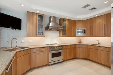 648 Beach Road Sarasota FL 34242