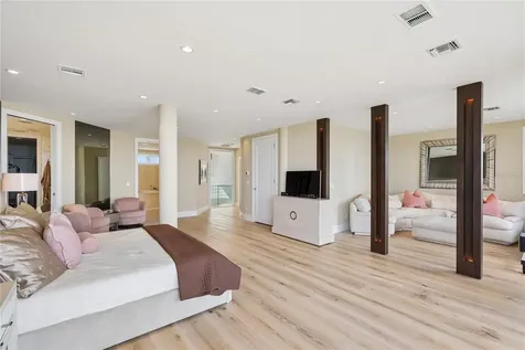 648 Beach Road Sarasota FL 34242