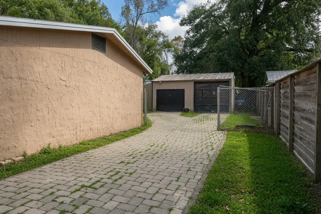 2606 E Crystal Lake Avenue Orlando FL 32806