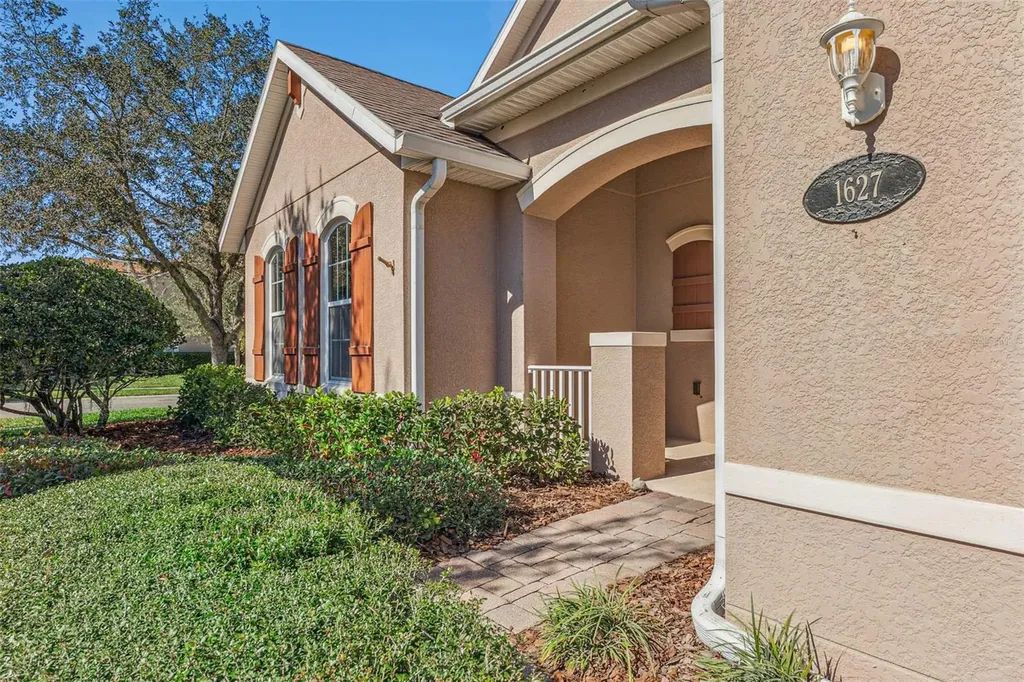1627 Victoria Gardens Drive Deland FL 32724