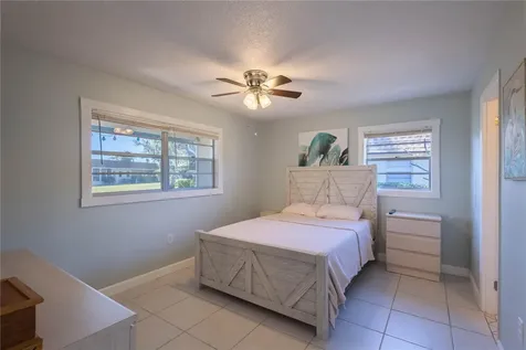 676 Park Circle Bradenton FL 34207