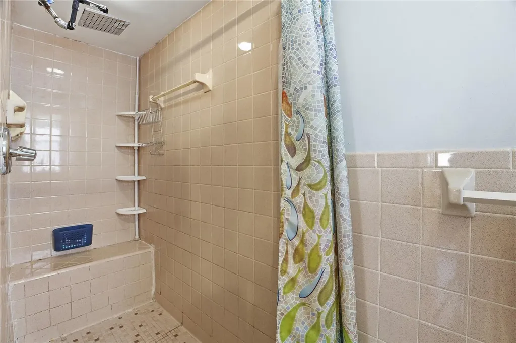 7002 Crestlake Drive Orlando FL 32819