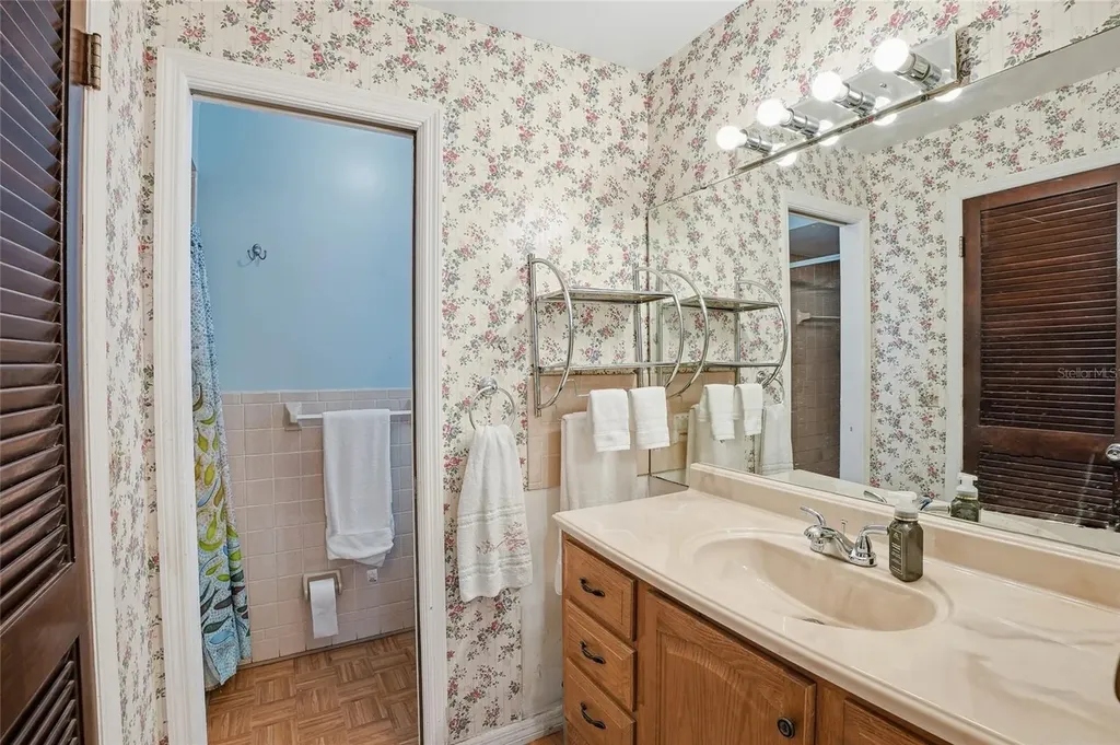 7002 Crestlake Drive Orlando FL 32819