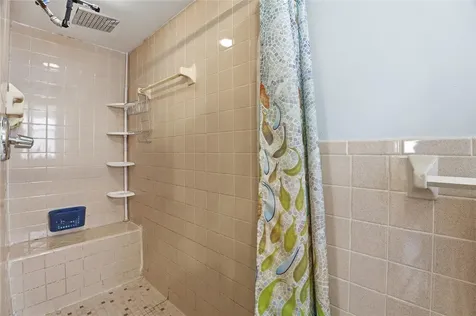 7002 Crestlake Drive Orlando FL 32819
