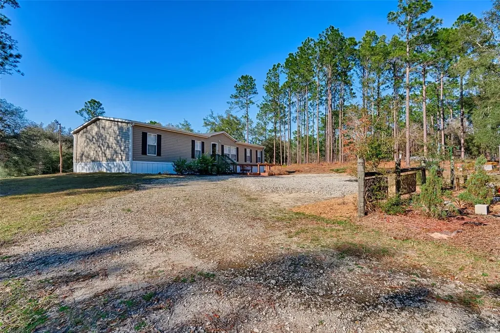 152 Piper Drive Hawthorne FL 32640