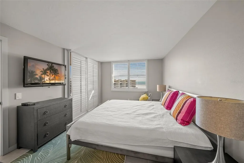 5750 Midnight Pass Road Sarasota FL 34242