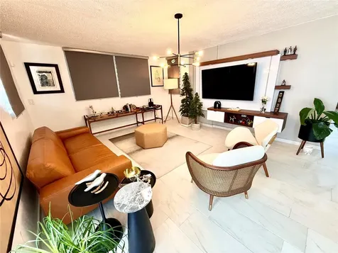 B8 Calle 8 Lago Urb Altamira Fajardo PR 00738