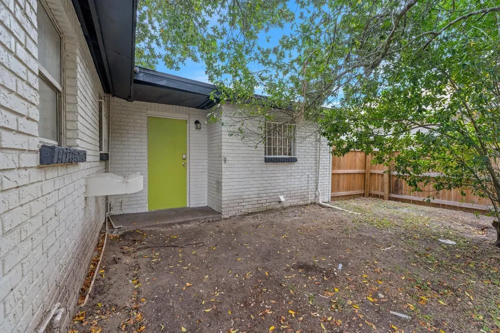 4220 E Powhatan Avenue Tampa FL 33610