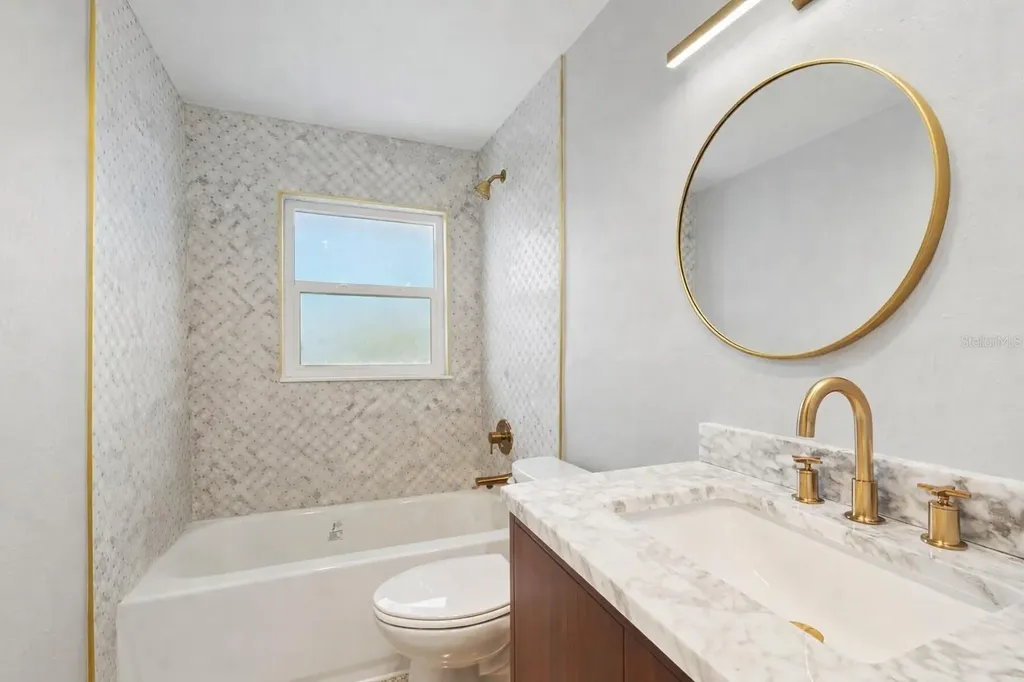2551 Hibiscus Street Sarasota FL 34239
