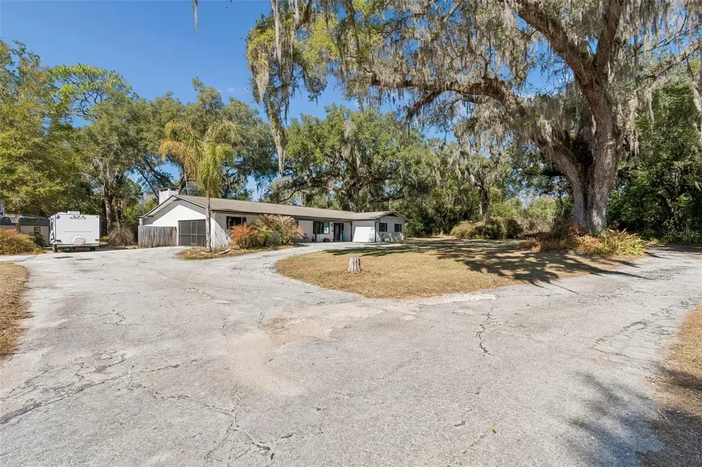 13550 11th Street Dade City FL 33525