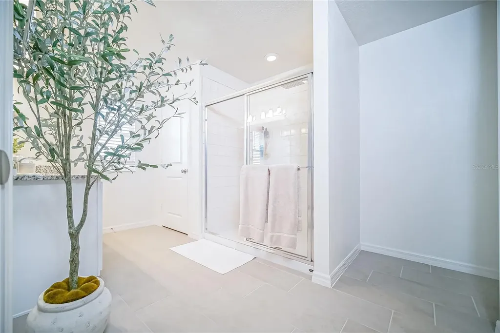 895 Overpool Avenue Davenport FL 33896