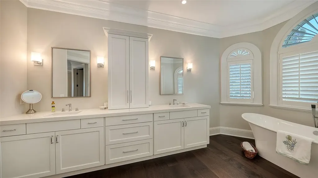 119 N Warbler Lane Sarasota FL 34236