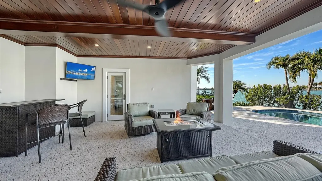 119 N Warbler Lane Sarasota FL 34236