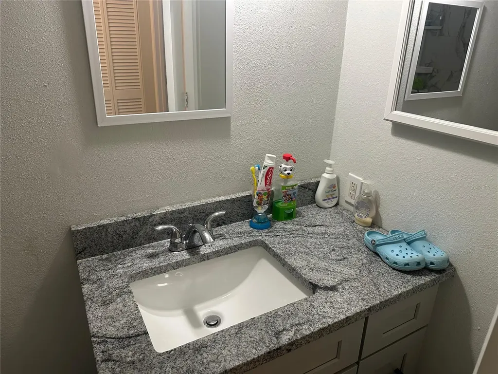 6201-6205 Draw Lane Sarasota FL 34238