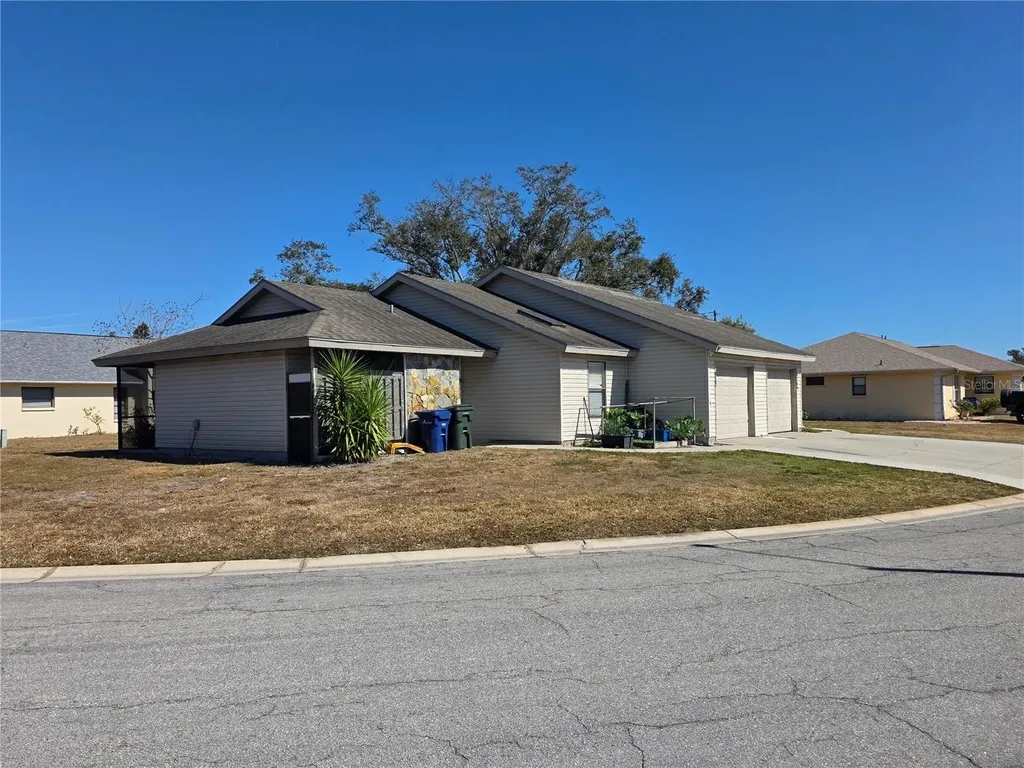 6201-6205 Draw Lane Sarasota FL 34238