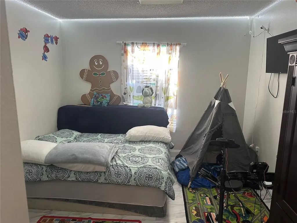 6201-6205 Draw Lane Sarasota FL 34238