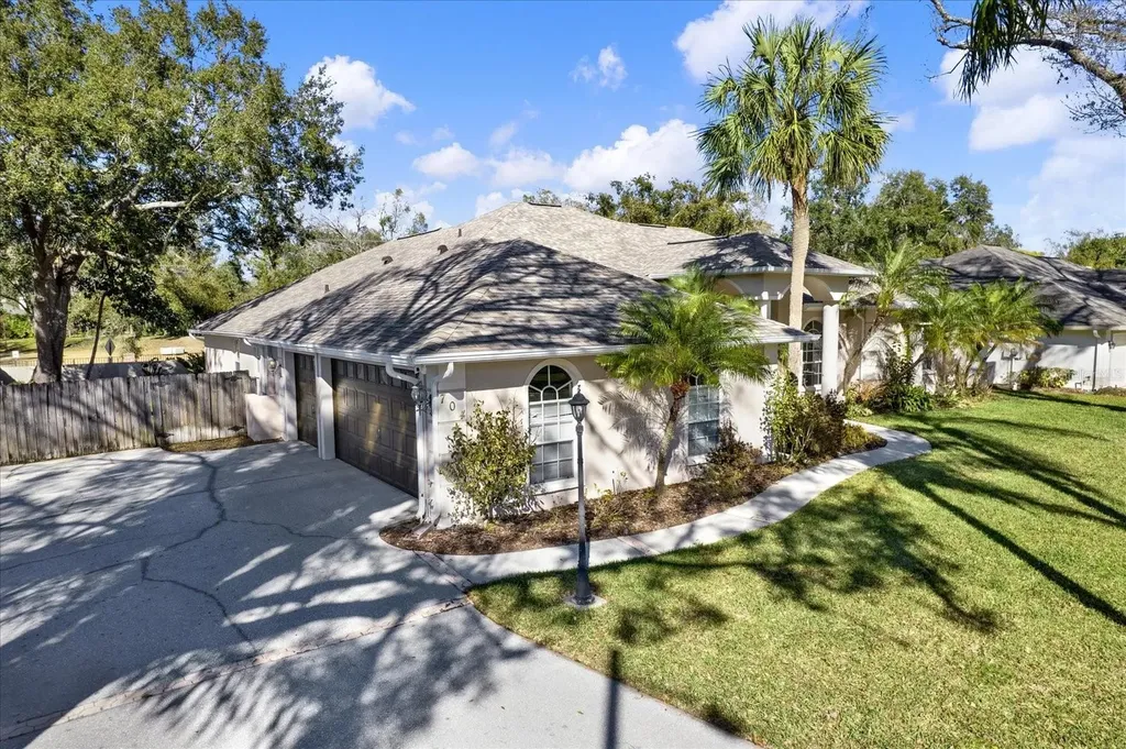 704 Fayette Place Lutz FL 33549