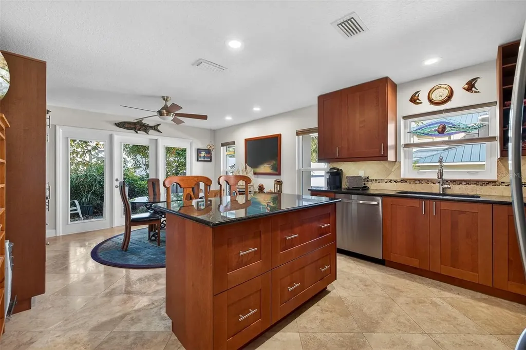 1671 Watermark Circle NE St Petersburg FL 33702