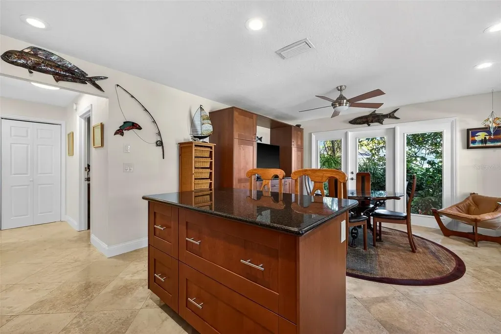 1671 Watermark Circle NE St Petersburg FL 33702