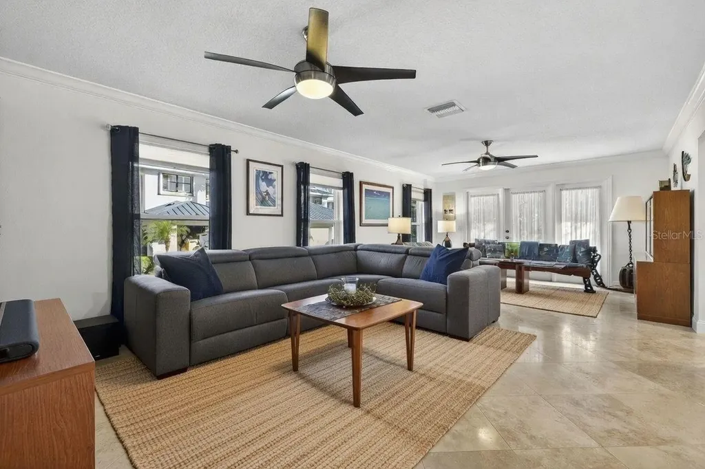 1671 Watermark Circle NE St Petersburg FL 33702