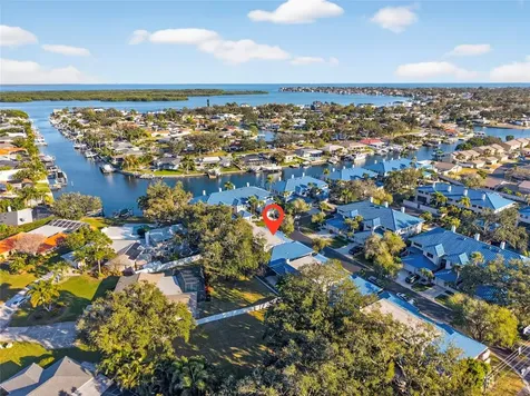 1671 Watermark Circle NE St Petersburg FL 33702