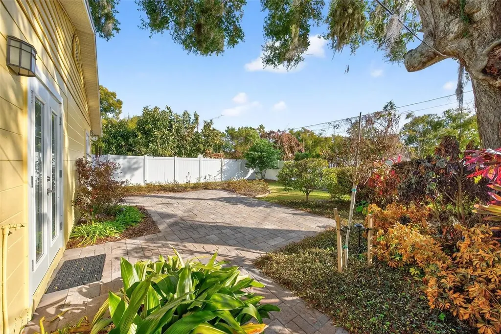 1024 Timor Avenue Orlando FL 32804