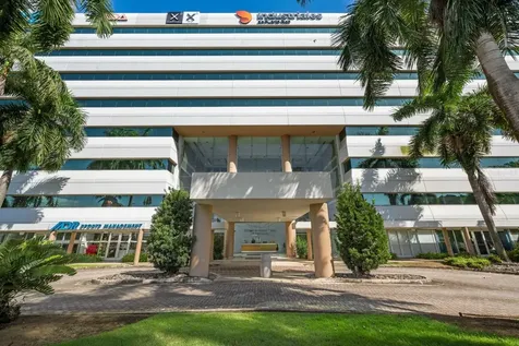 100 Centro Internacional De Mercadeo Guaynabo PR 00968