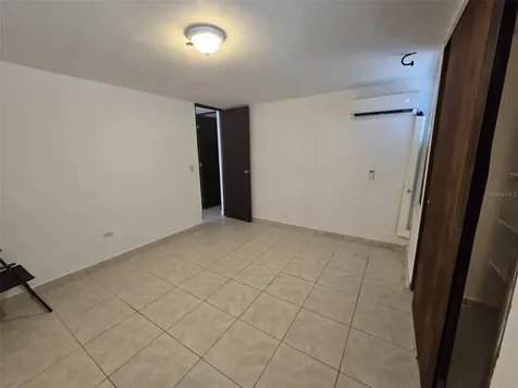 AE-5 Calle Barcelona Humacao PR 00791