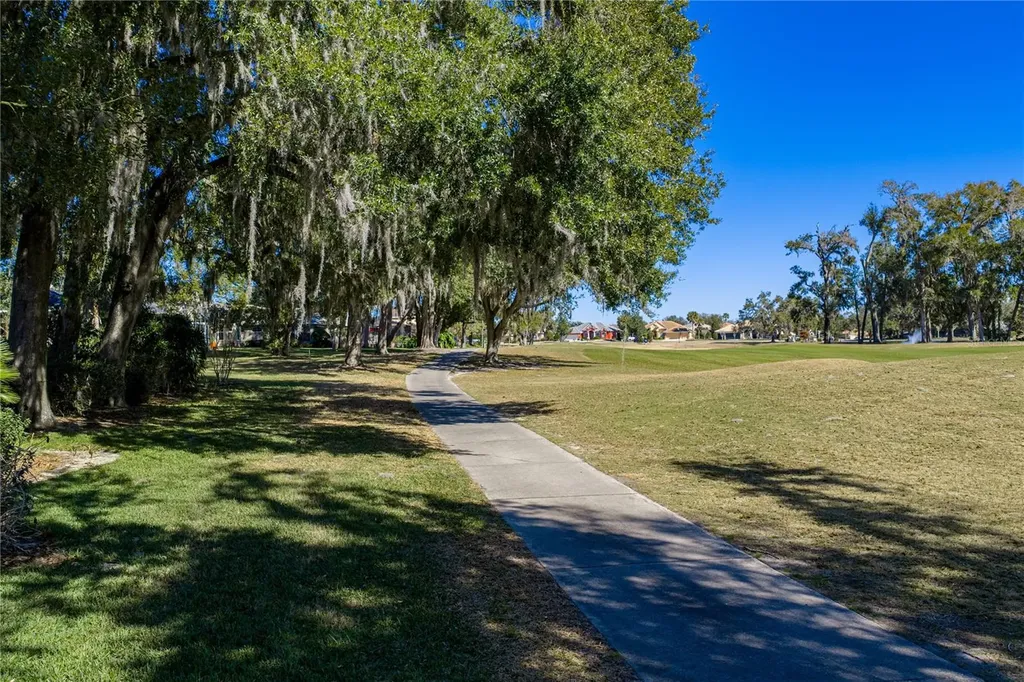 12422 Woodlands Circle Dade City FL 33525