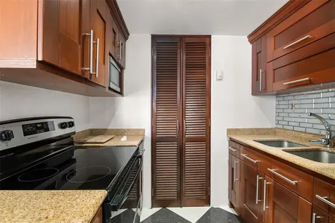 3205 Isla Verde Avenue San Juan PR 00936
