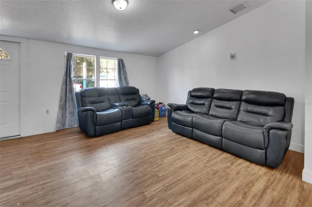 2525 Vista Park Drive Deland FL 32724