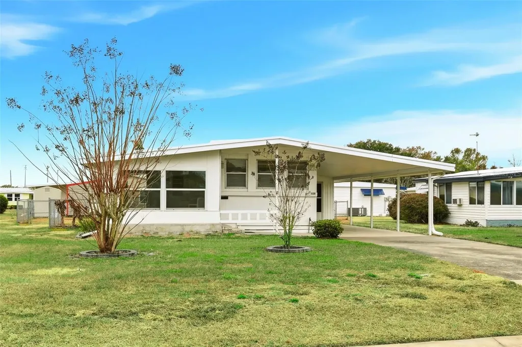 1125 Elkhart Circle Tavares FL 32778