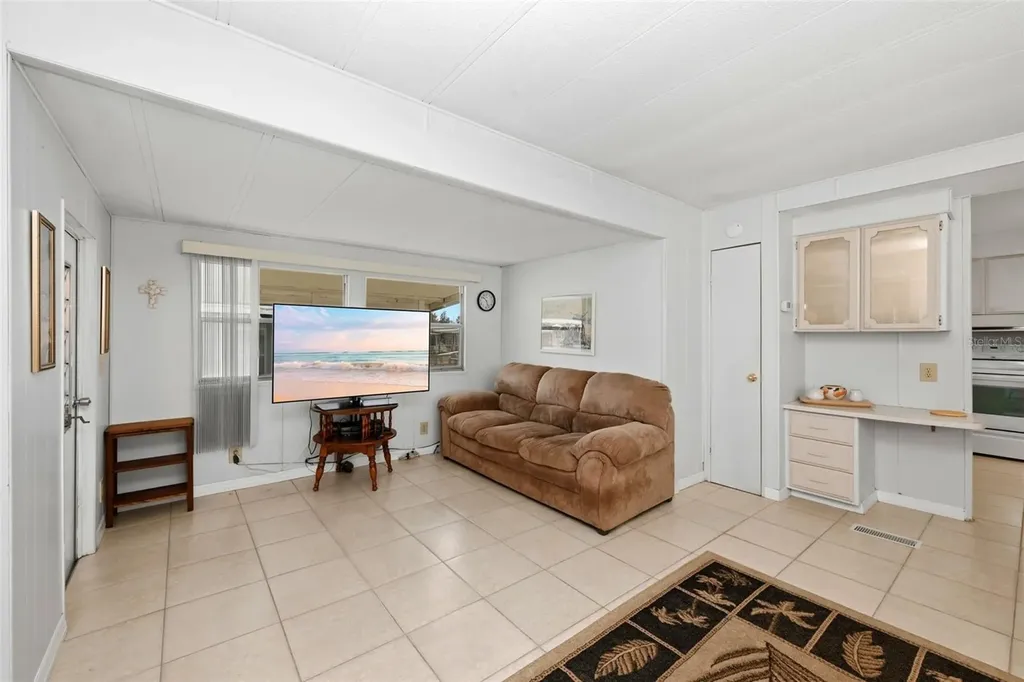 1125 Elkhart Circle Tavares FL 32778