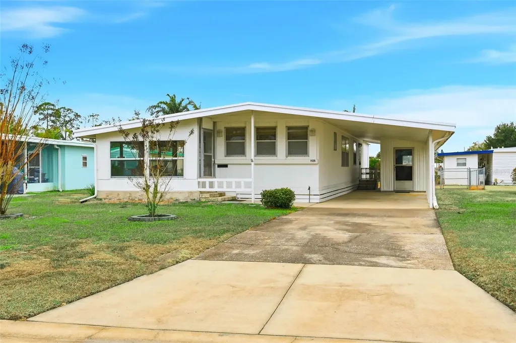1125 Elkhart Circle Tavares FL 32778