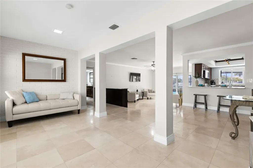 404 4th Avenue N Tierra Verde FL 33715